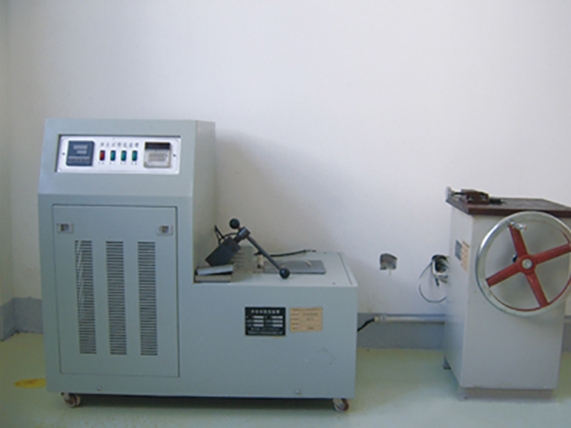 Low temperature tank for impact test